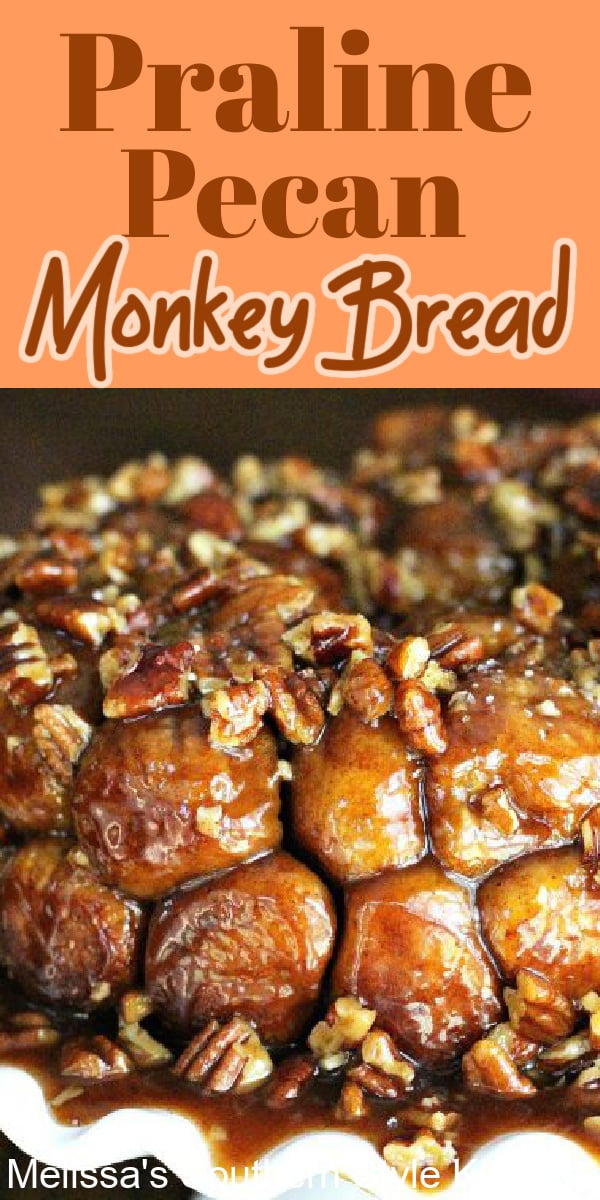 This ooey gooey Praline Pecan Monkey Bread will disappear in no time flat #monkeybread #pralines #pralinepecan #monkeybreadrecipes #bread #sweetbreads #appetizers #partyfood #footballfood #pecans #bestevermonkeybread #dinnerrolls #southernrecipes #southernfood #desserts #dessertfoodrecipes