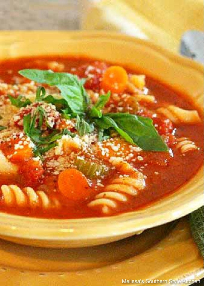 easy-vegetable-tomato-rotini-soup