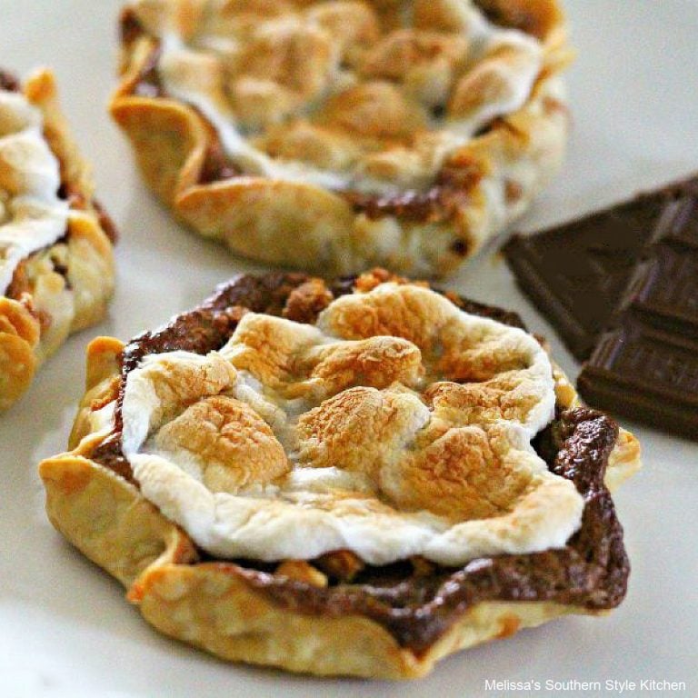 Mini Peanut Butter S’mores Pies
