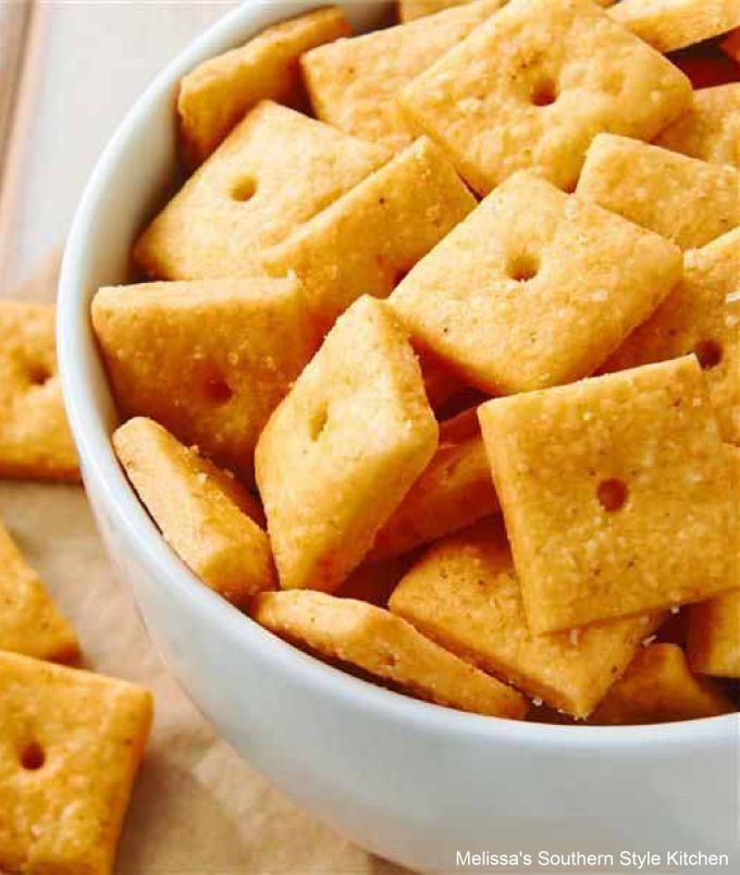 easy-cheddar-cheese-crackers