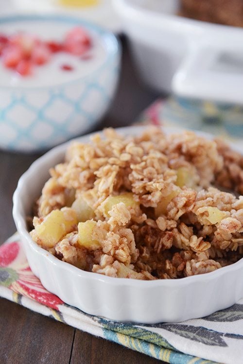 amish-style-apple-and-cinnamon-baked-oatmeal