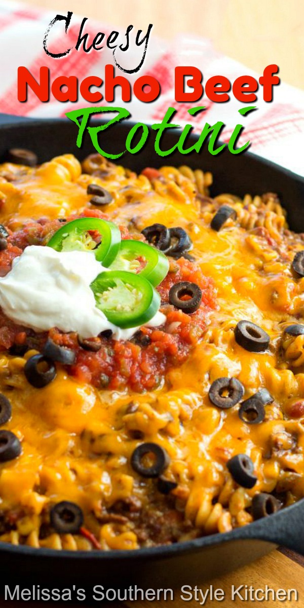 The family will love this nacho flavored pasta skillet for dinner any night of the week #nachos #nachobeef #cheesynachos #rotini #pasta #nachopastarecipes #dinner #easygroundbeefrecipes #beef #dinnerideas #tacotuewsday #southernfood #southernrecipes #castironcooking