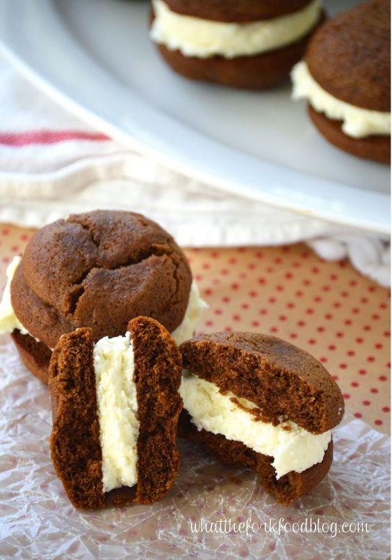 gingerbread-sandwich-cookies-with-vanilla-buttercream