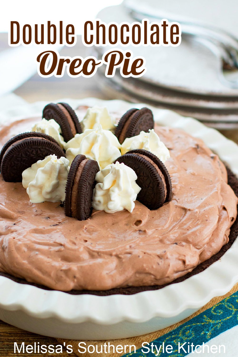 This creamy Double Chocolate Oreo Pie requires no cooking at all #doublechocolatepie #oreopie #nobakepierecipes #chocolate #desserts #dessertfoodrecipes #southernreipes #southernfood #Oreos #chocolatepie