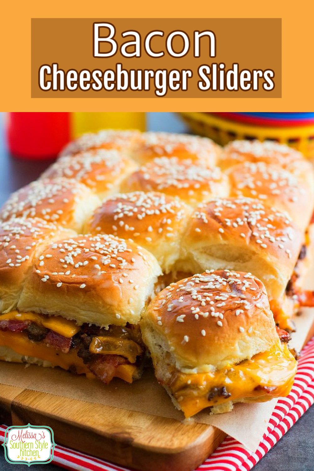 Enjoy these irresistible pull apart Bacon Cheeseburger Hawaiian Sweet Roll Sliders for snacking and casual meals #cheeburgersliders #baconcheeseburgers #cheeseburgers #sliderrecipes #Hawaiiansweetrolls #pullapartrolls #sweetrolls #dinnerideas #tailgating #dinner #southernrecipes #southernfood #easygroundbeefrecipes #dinner