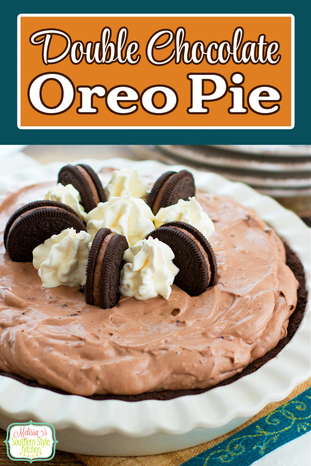 This creamy Double Chocolate Oreo Pie requires no cooking at all #doublechocolatepie #oreopie #nobakepierecipes #chocolate #desserts #dessertfoodrecipes #southernreipes #southernfood #Oreos #chocolatepie via @melissasssk