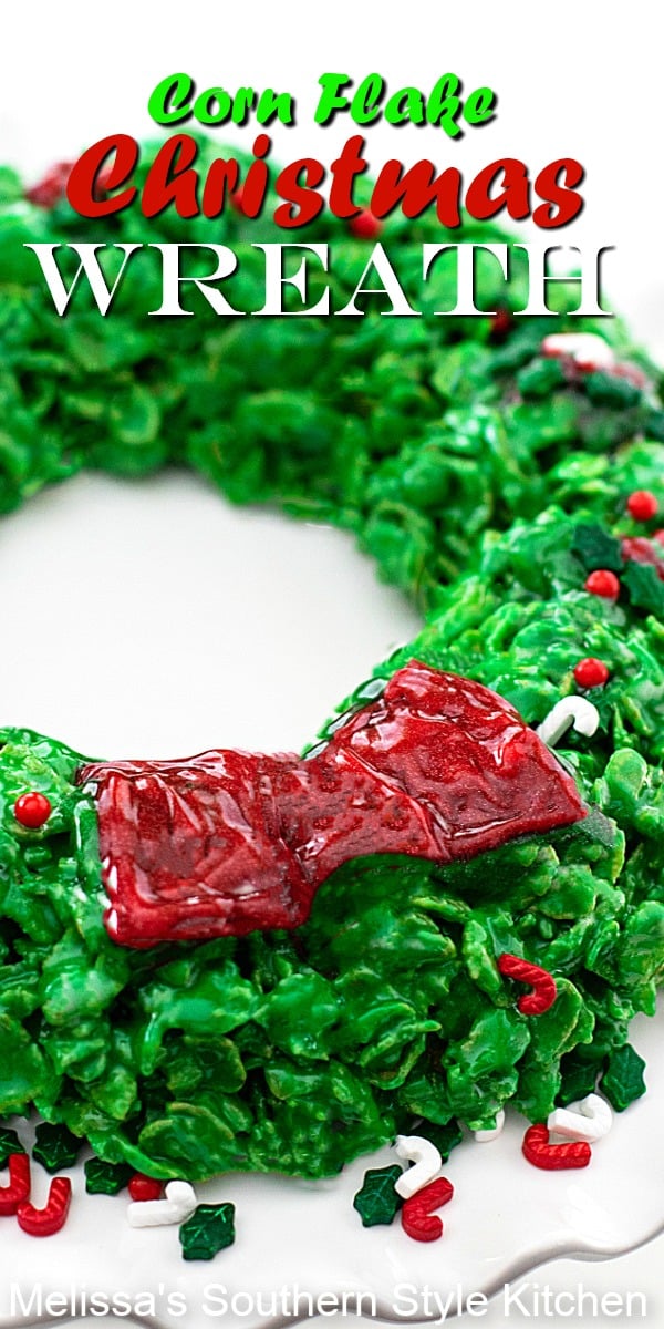 These easy Cornflake Christmas Wreath is a delicious kid-friendly project that will get the entire family involved in making #cornflakewreaths #christmaswreaths #cornflakes #cornflaketreats #marshmallows #desserts #christmas #christmasdesserts #kidfriendly #dessertfoodrecipes #southernfood #southernrecipes