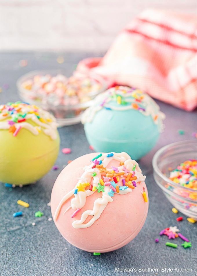 how to make pastel Spring Hot Chocolate Bombs 