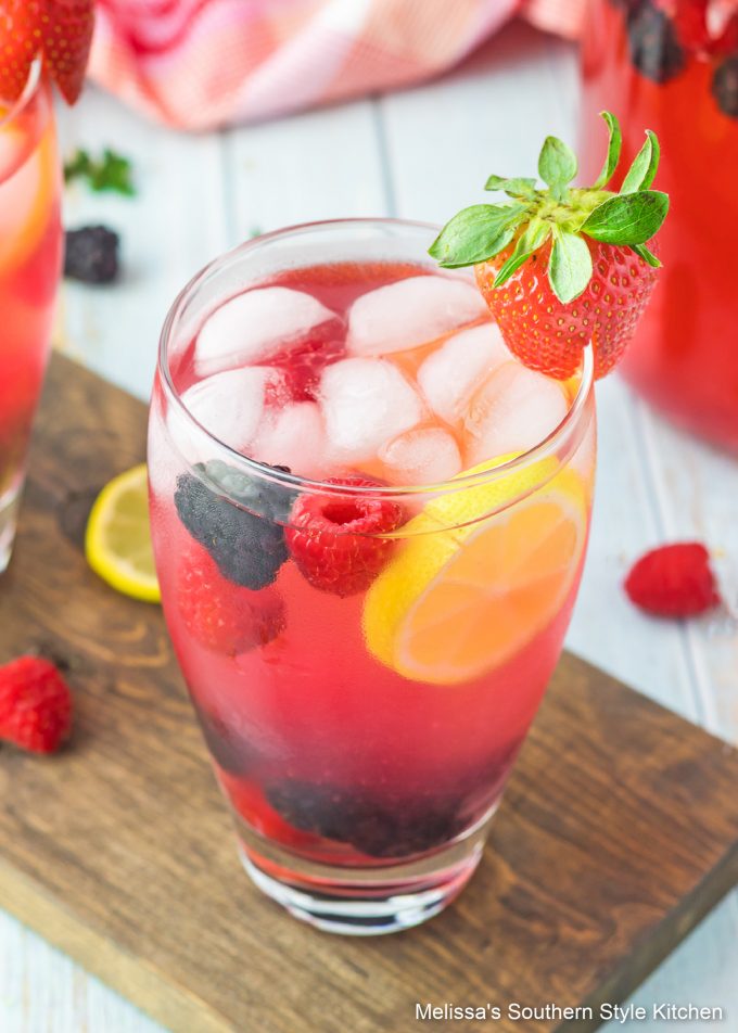 non alcoholic Sparkling Berry Lemonade