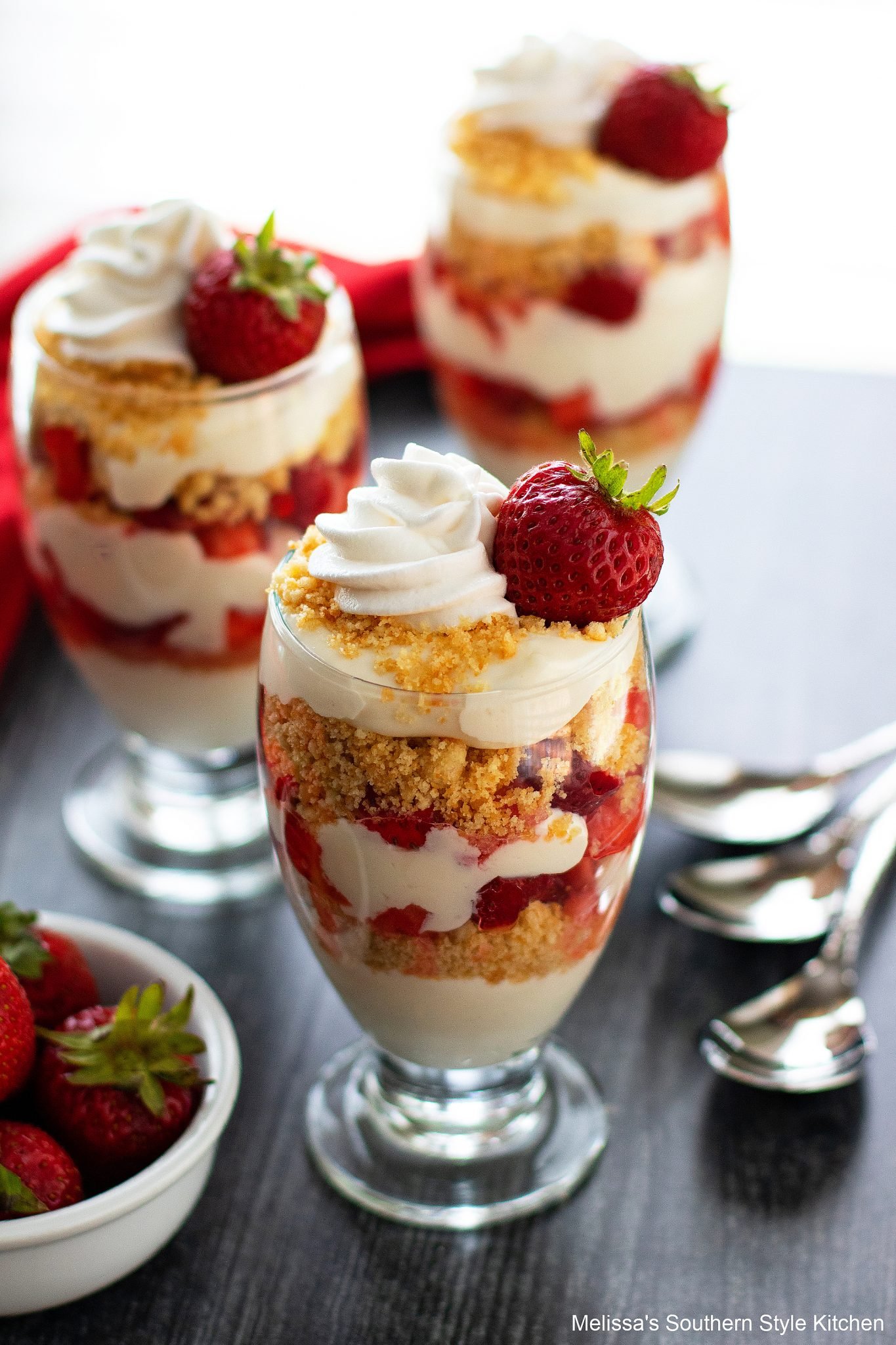 how to make Easy Strawberry Parfaits