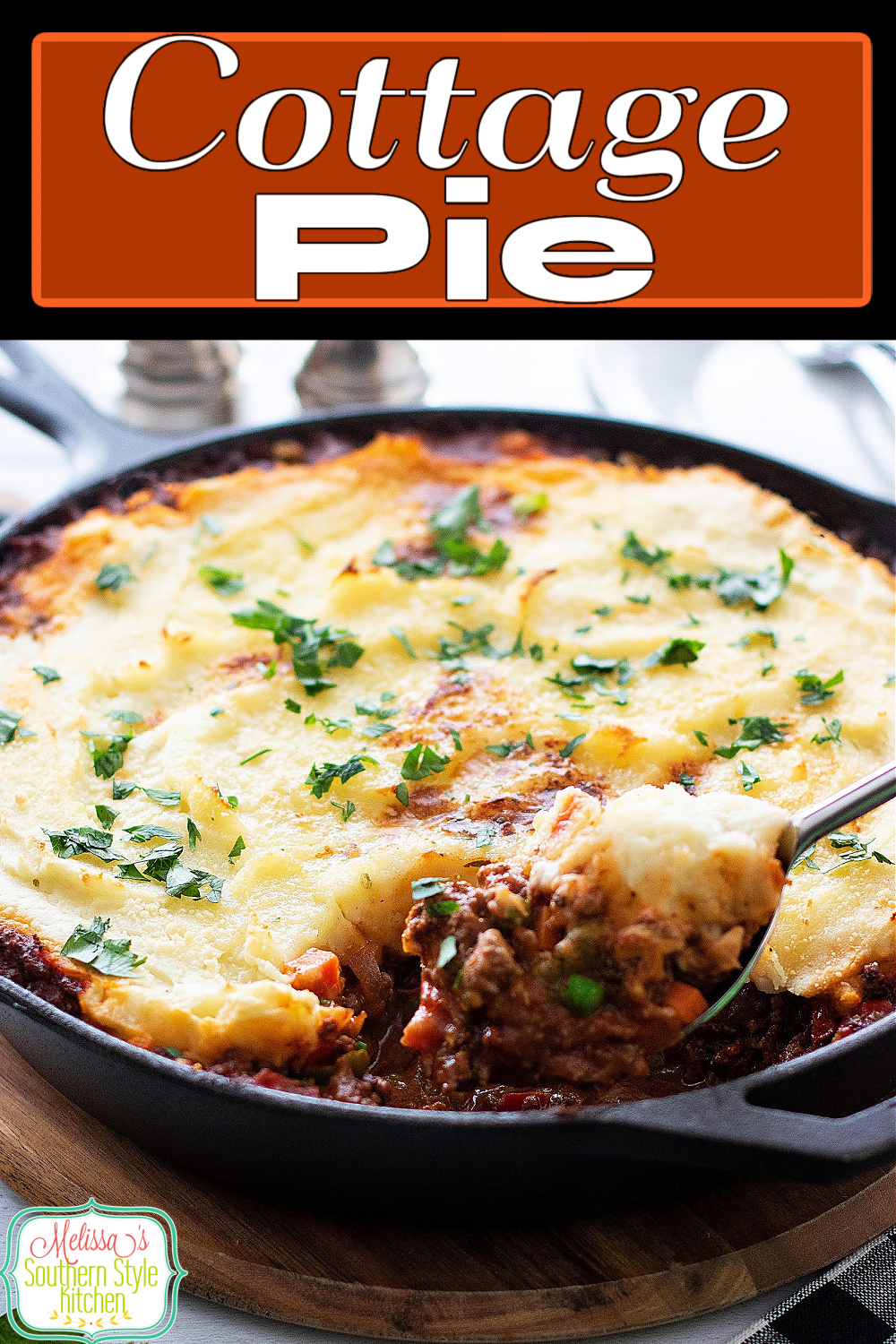 This mashed potato topped Cottage Pie features a flavorful ground beef and mixed vegetable filling that's simmered in a rich tomato sauce #cottagepie #pierecipes #shepherdspie #easygroundbeefrecipes #easypotpies #dinnerideas #groundbeef #mashedpotatoes #pies via @melissasssk