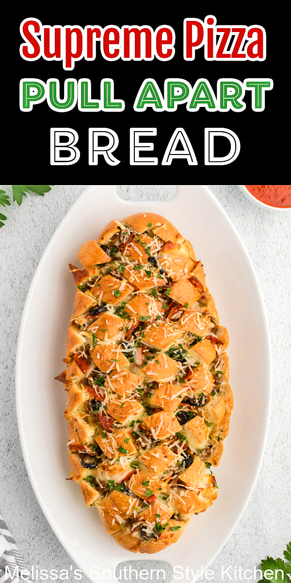 This irresistible Supreme Pizza Pull Apart Bread turns an inexpensive loaf of bread into a delicious gooey treat #pizzabread #pullapartbread #pizzarecipes #frenchbread #appetizers #superbowlparty #partyrecipes #easypizzarecipes