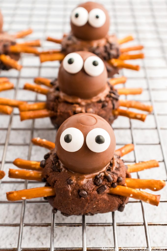easy-chocolate-spider-cookies