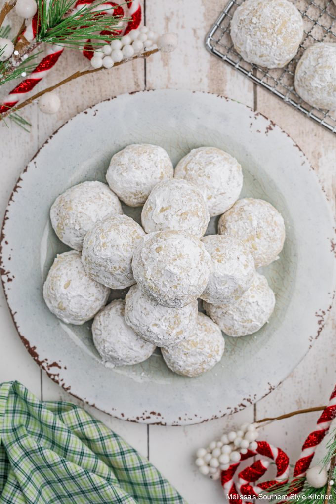plated-snowballs-cookies