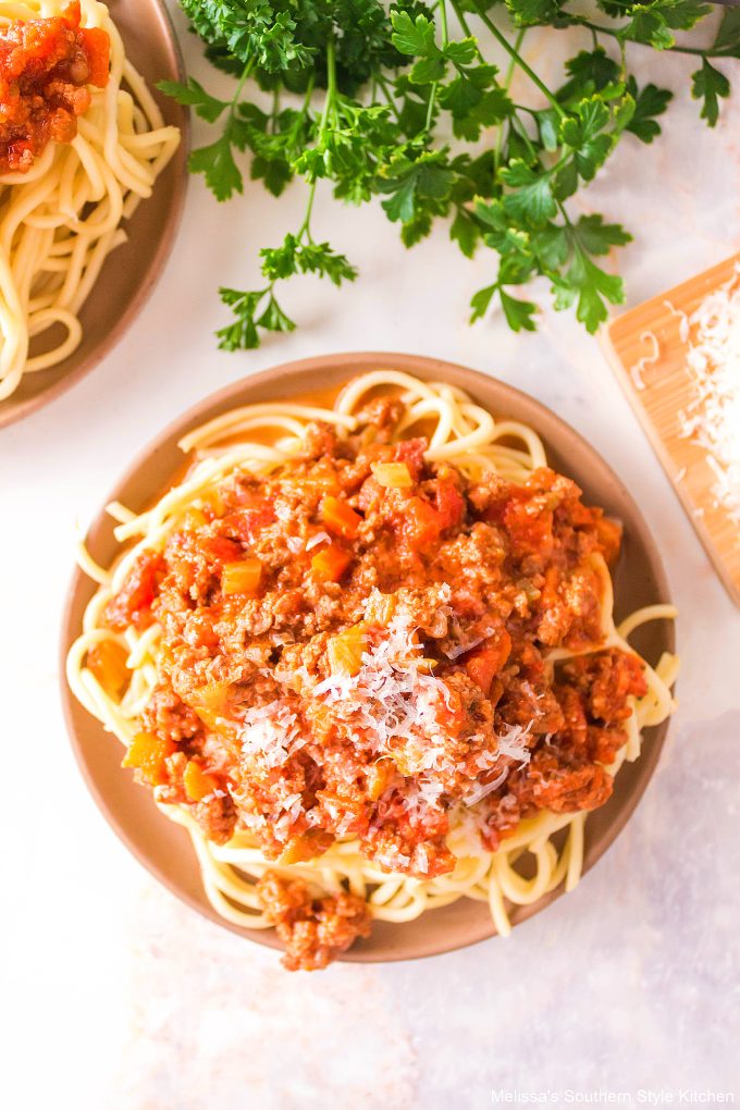 plated-bolognese-sauce-with-spaghetti