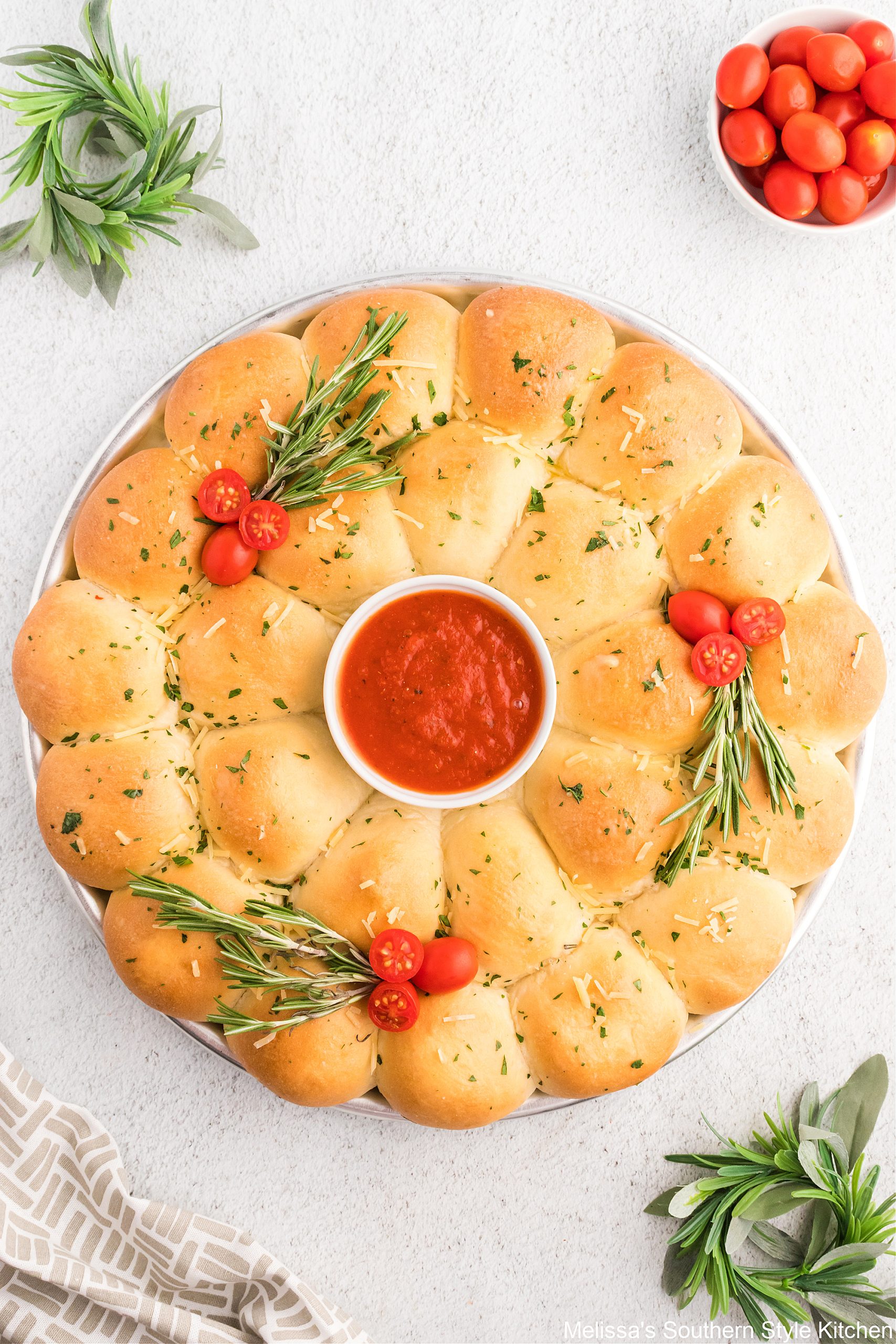 easy-pull-apart-cheesy-bread-wreath
