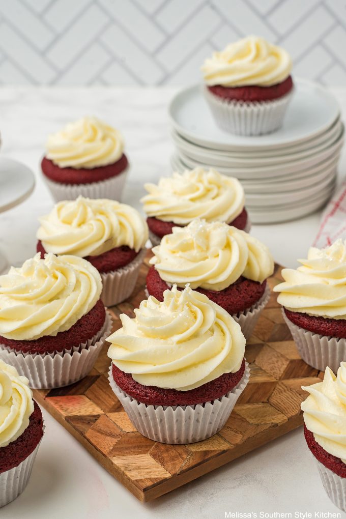 frosted-red-velvet-cupcakes