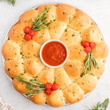 pull-apart-cheesy-bread-wreath-recipe
