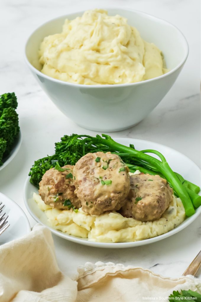 meatball-and-mashed-potatoes