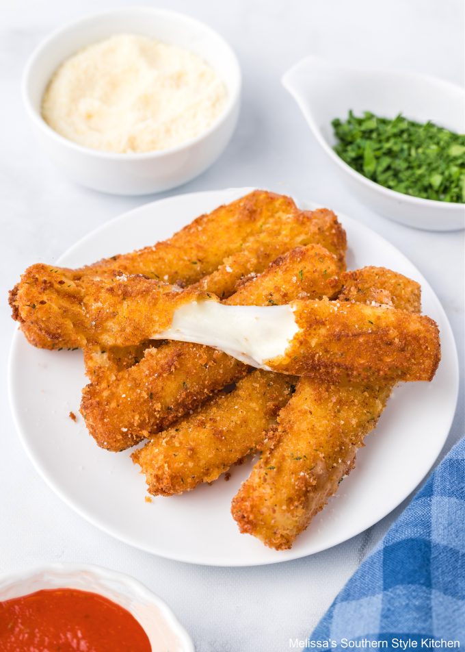 Mozzarella Sticks Recipe - melissassouthernstylekitchen.com
