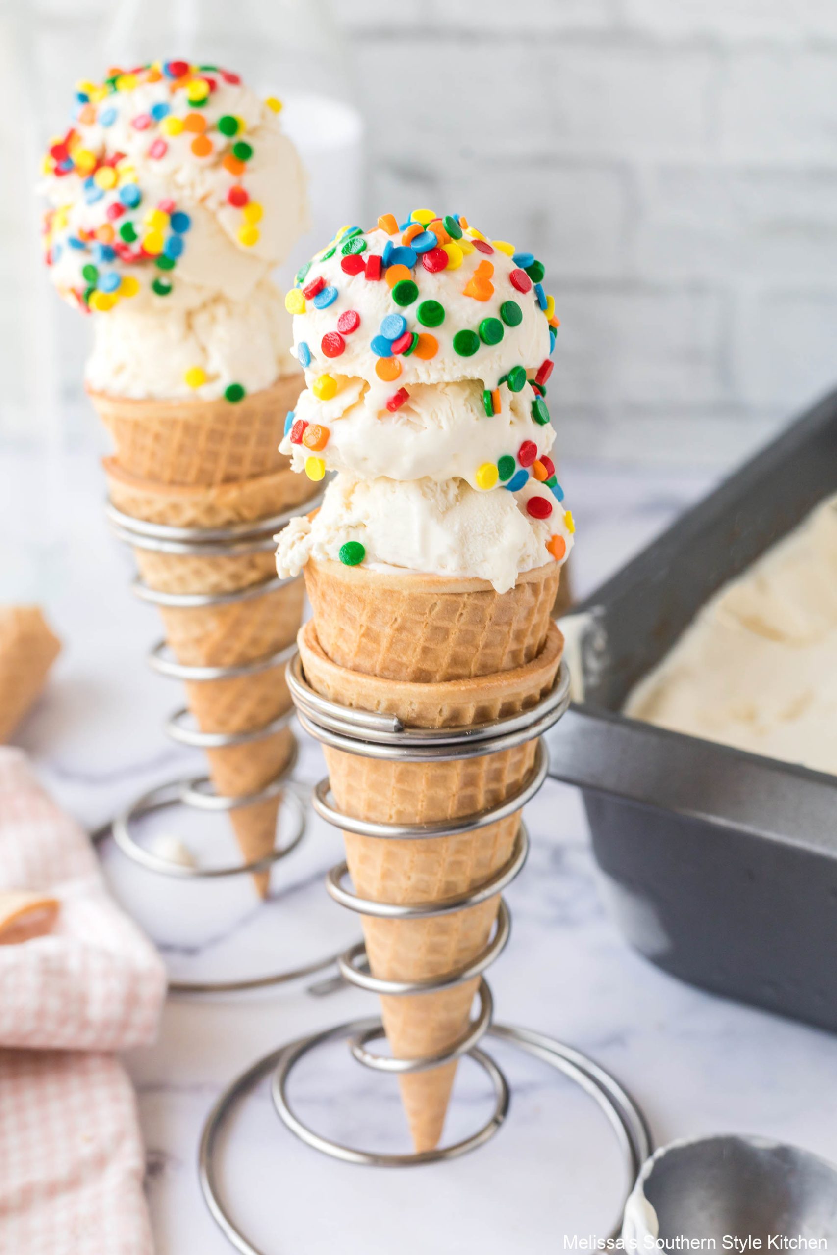 vanilla-ice-cream-cones 