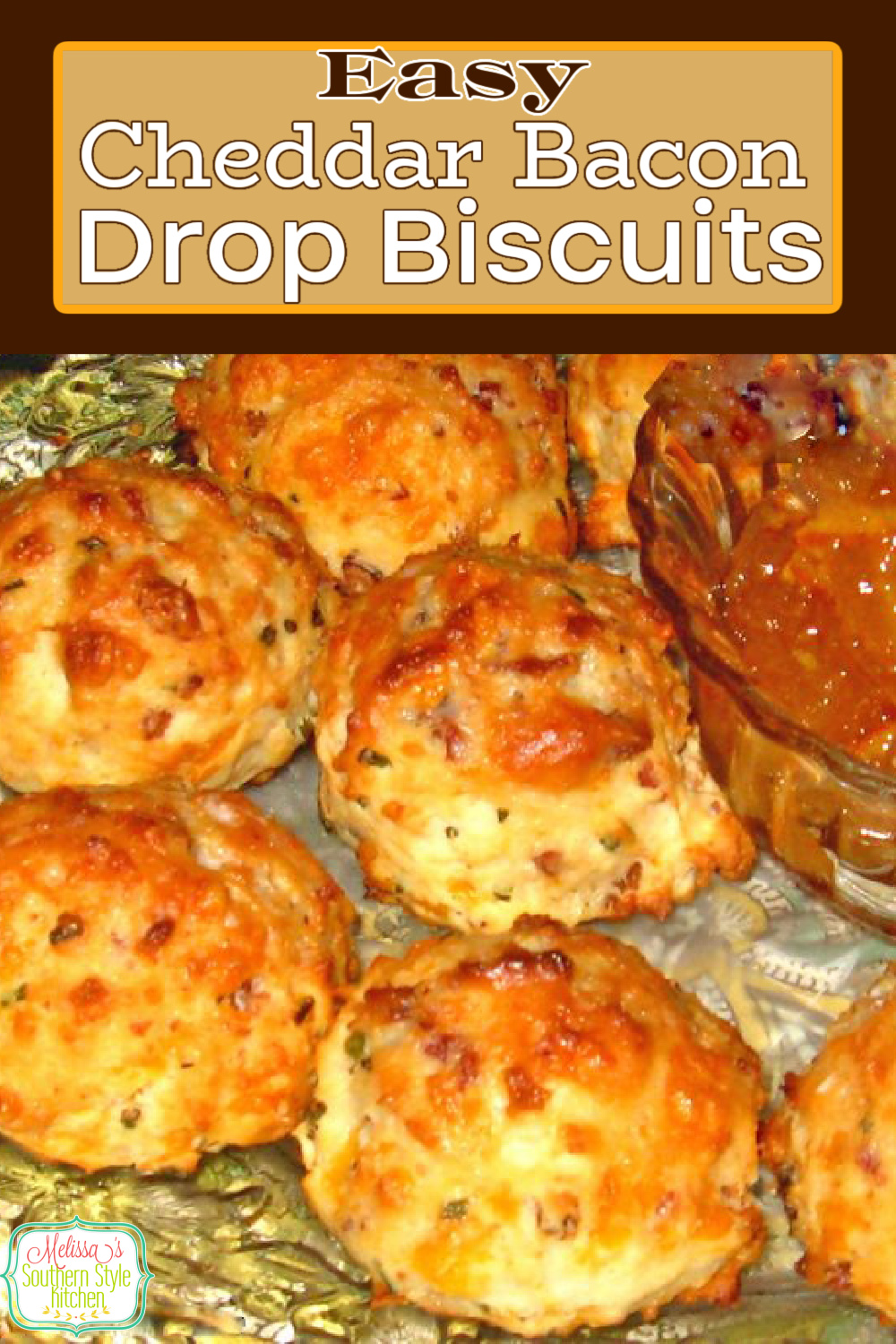 Cheddar cheese, bacon and fresh chives are the perfect trio of flavors in these easy drop biscuits #dropbiscuits #cheddarbaconbiscuits #easybiscuitrecipes #brunch #breakfast #bacon #easyrecipes #southernfood #southernrecipes #biscuits via @melissasssk