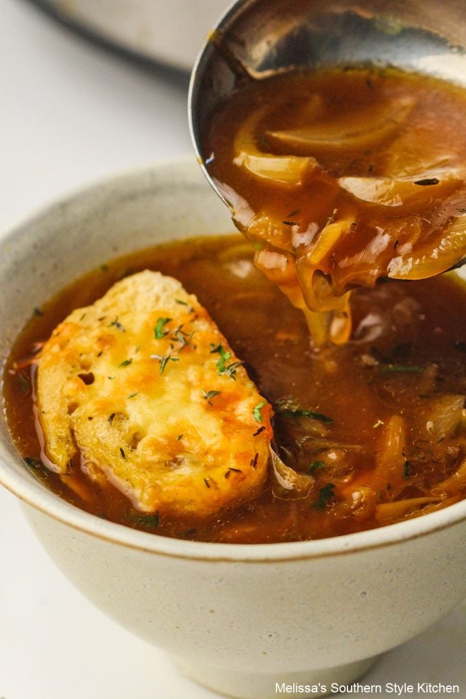 french-onion-soup-in-slow-cooker